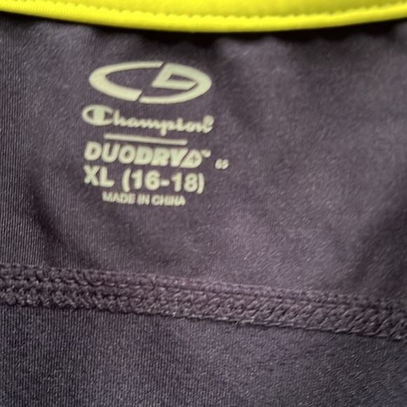 Champion Rash Guard Duodry Shirt, size XL 16-18, PTP 19”, L 28”, DuoDry (T4) - Picture 4 of 6